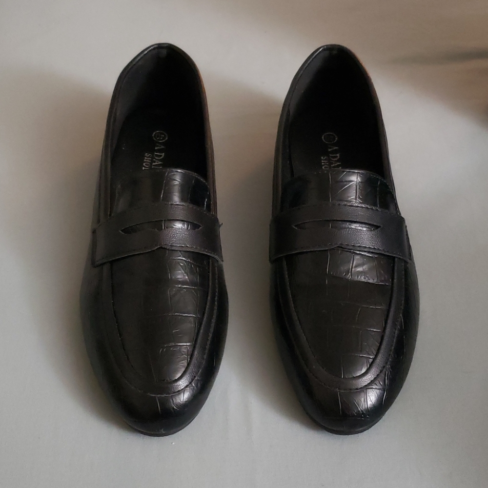 Blk faux alligator skin loafers / Size 40